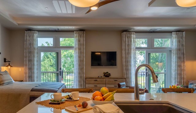 Paso Park Suite 201-Distinctive Balcony Suite Right in Downtown Paso Robles!
