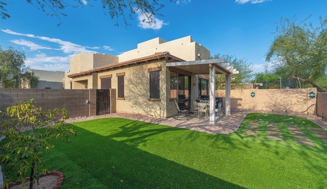 Patio, Grill & Pool Access: Family Retreat in Mesa