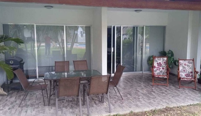 Paty Beach House with Pool in Manzanillo, Col, 10 minutes from the beach.