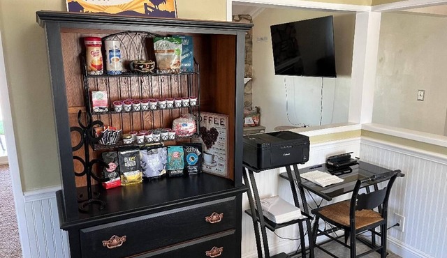 Peaceful & Cozy 3 bedroom Ranch-Home w/Fireplace and Gaming Garage!