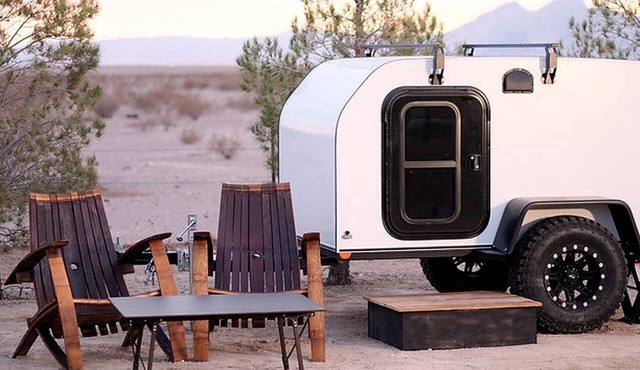 Peaceful Desert Glamping Trailer with Vineyard Views Near Death Valley National Park, California
