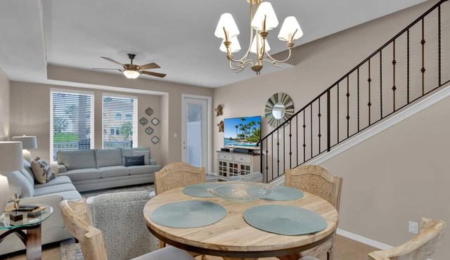 Peaceful getaway townhome on the bay & close to the beach with all the amenities