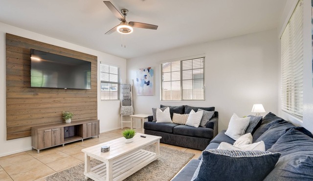 Peaceful Phoenix Townhome Rental w/ Pool Access