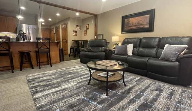 Penthouse Mountain Haven with Spa Room. Sleeps 6!