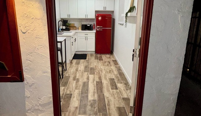 Perfect 1-bedroom bungalow with AC in beautiful Mesa 1 mile from Cubs Stadium
