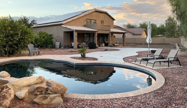Perfect for longer stays. Huge backyard! 2700 Sq Ft home