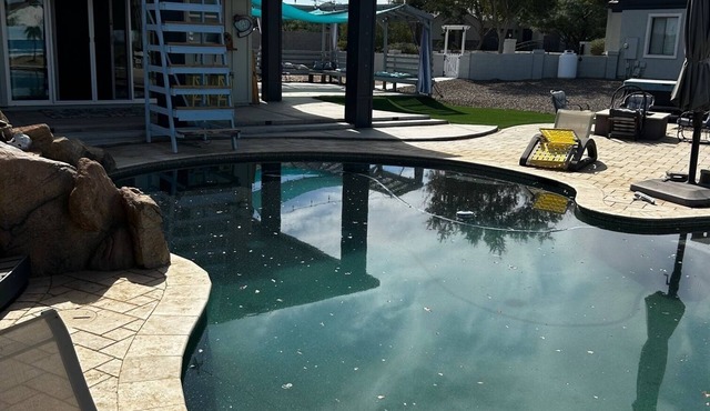 Perfect place to enjoy the AZ winter! Poolhouse, bar, jacuzzi, pool!