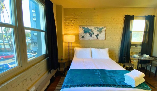 Perfect Studio for 2! Mins to Downtown LA!
