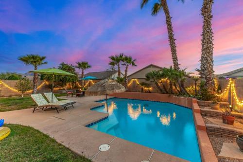 Pet-Friendly 4BR Oasis - Heated Pool Firepit & BBQ