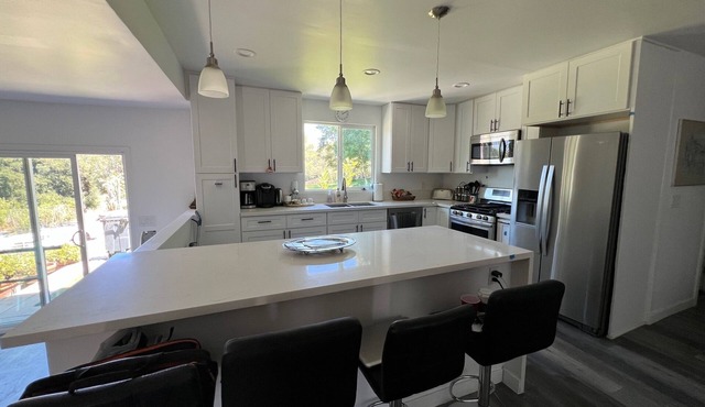 Pet friendly charming house in quite neighborhood in Escondido California