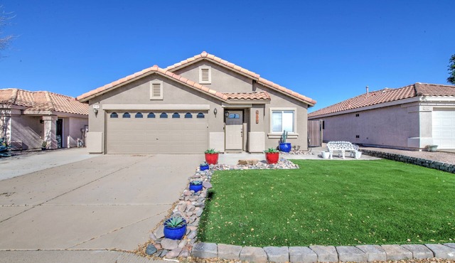 Pet Friendly Home, Private Dog Run, Charming Desert Getaway, Comfortable