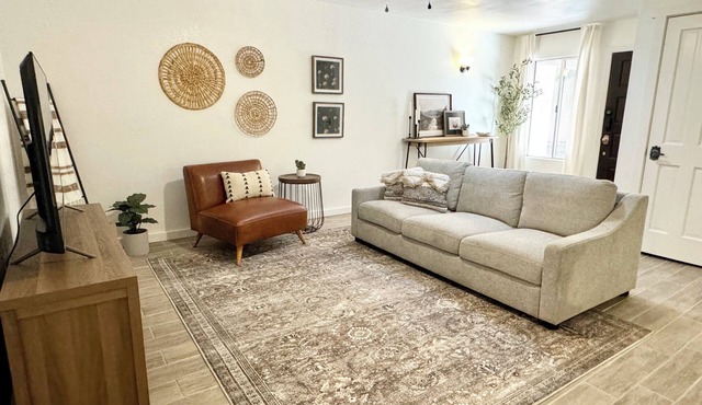 PETS STAY FREE! 3 bed 2 ba condo, with community pool -Sleeps 6