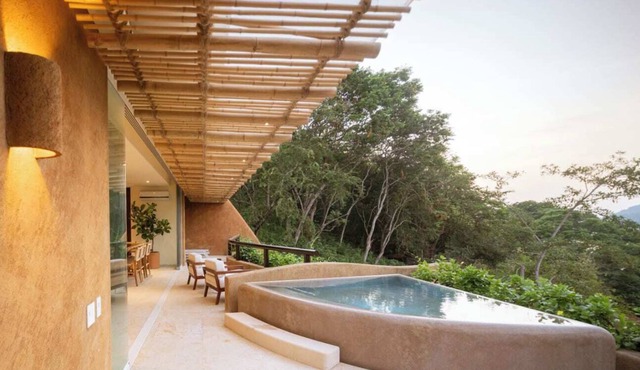 PH Luxury Villa just steps from Playa la Ropa