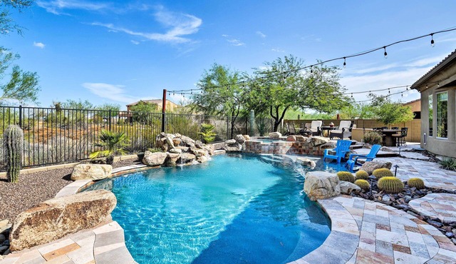 Phoenix Retreat w/ Hot Tub, Pool & Mountian Views!