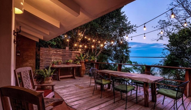 PICTUREQUE VILLA IT'S OWN PRIVATE COVE LAKE DOCK Palapa Swings Kayaks SUP Boards