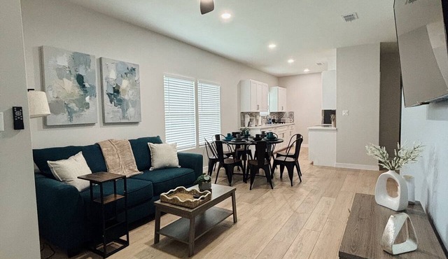 Pierce Haven, Modern Retreat with Private Patio