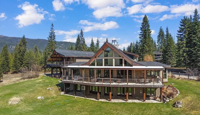 Pineapple Lodge Sleeps 25 With Guest House Sweeping Views Private Retreat.