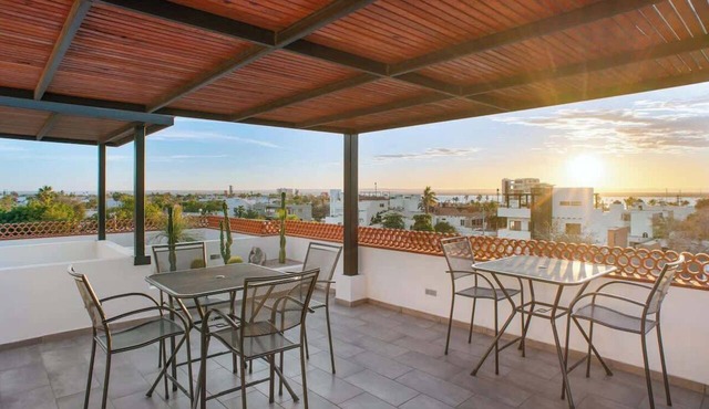 Pineda Suite 301 - Downtown apartment with parking