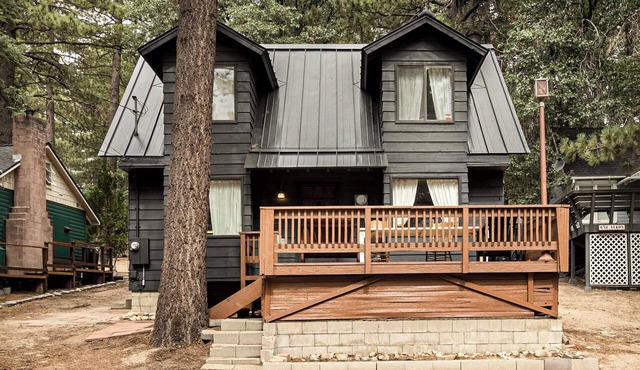 Pineland Getaway – Cozy Cabin Among the Pines