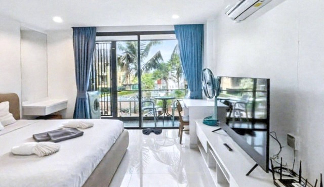 Pixel-Modern 1-BR Apartment with Pool View in Cape Panwa