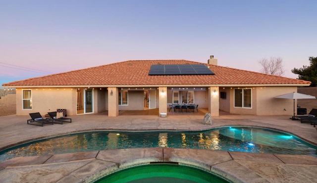 Playa Sol by AvantStay JTree Oasis w Hot Tub Pool