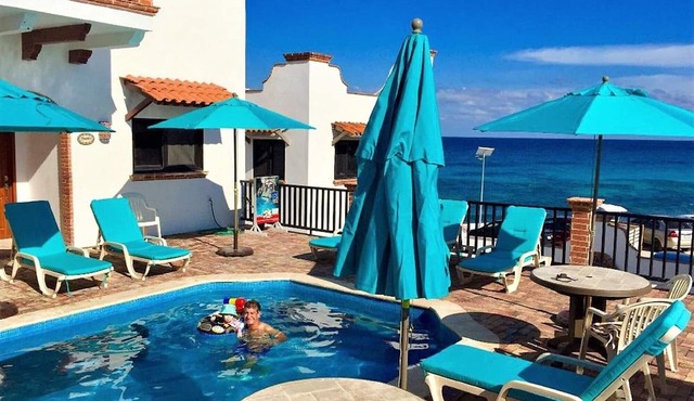 Plaza View Villa "Tijuana" with a/c and 2 pools, 5 min stroll to beach