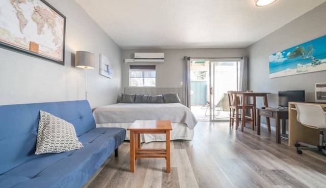 Point Loma Studio w/kitchen, private entrance, and private yard