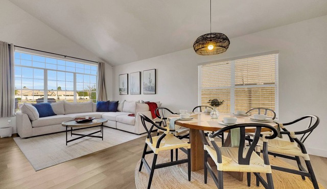 Pool Home. Sleeps 11. Super Mesa Location!