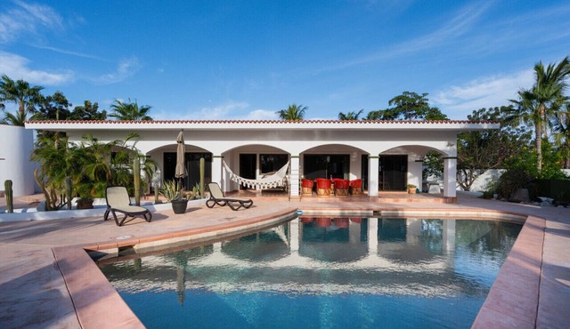 Pool Oasis Close to the Beach and Pickleball
