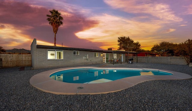 Pool/Renovated/4 BR 2 BA/Davis-Monthan AFB