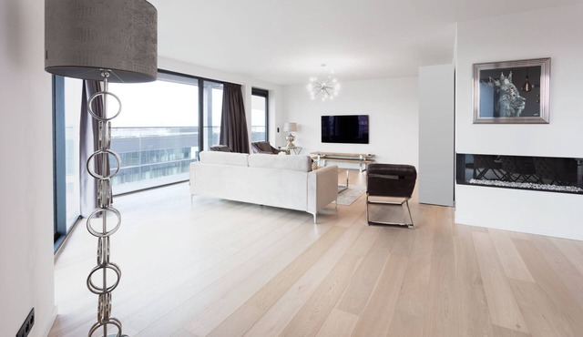 Prestigious exceptional 360 ° Panorama apartment in a new luxurious building