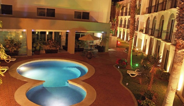 Prime Cabo Location: Downtown, Beaches & The Arch Just Minutes Away l 2 Rooms