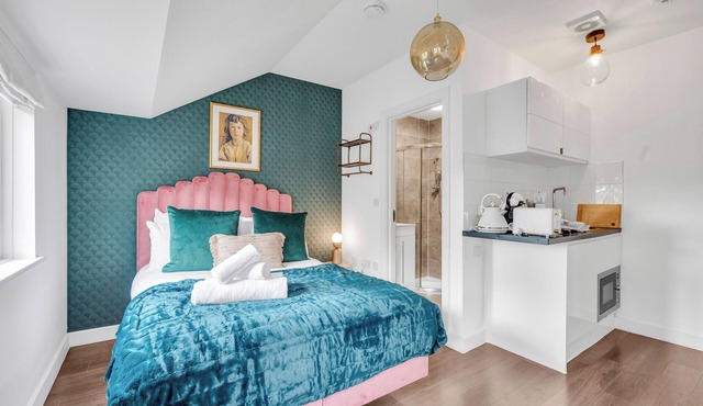 Prime Studio Stay: Comfort & Style in Central Spot