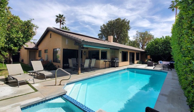 Primo established neighborhood, chic recently renovated, private pool/spa