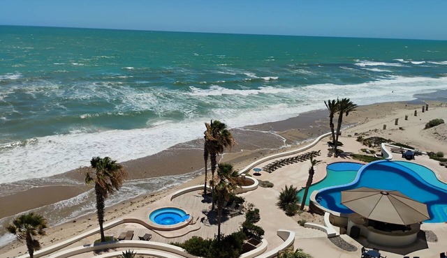 Privacy in paradise. Spacious 3-bedroom Condo on the beach.