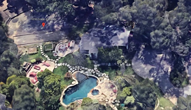 Private 1 Acre Resort, 1+Den with pool in Malibu Canyon minutes from the beach.