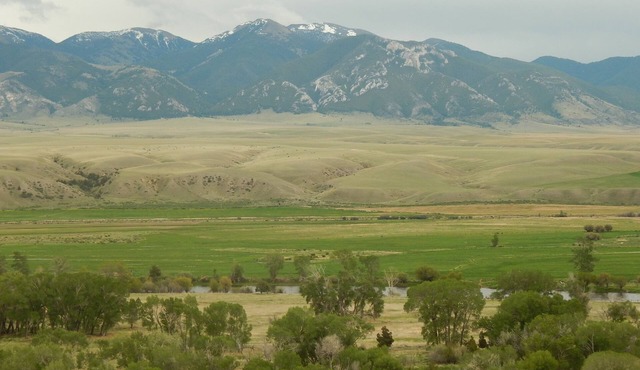 PRIVATE 170 Acre Ranch w/2BR/2BA cabin