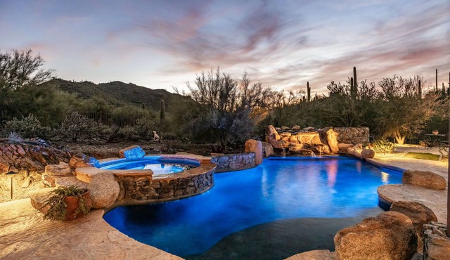 Private 4-bedroom Digs walking distance to heart of Cave Creek