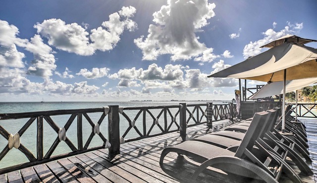 Private Balcony w/Views: Oceanfront Cancun Condo!