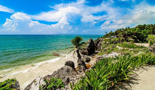 Private bayfront villa with amazing views, pool, dock, palapa hut & W/D