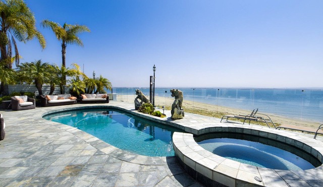 Private Beachfront 4BR Luxury Villa w/Pool & Spa