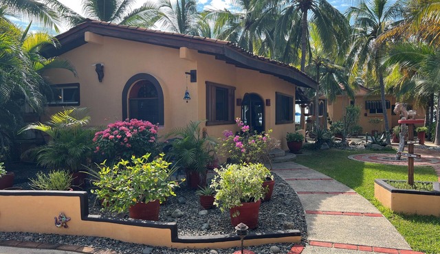 Private bungalow on the beach with WiFi and AC in Playa Blanca, Zihuatanejo