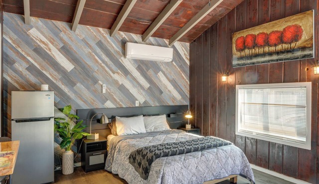 Private Deck & Views: Frazier Mountain Cabin