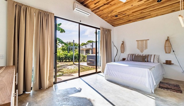 Private Eco-Luxury Villa near Rio Celeste | Jacuzzi Nature Sleeps 8 in El Higueron de Upala