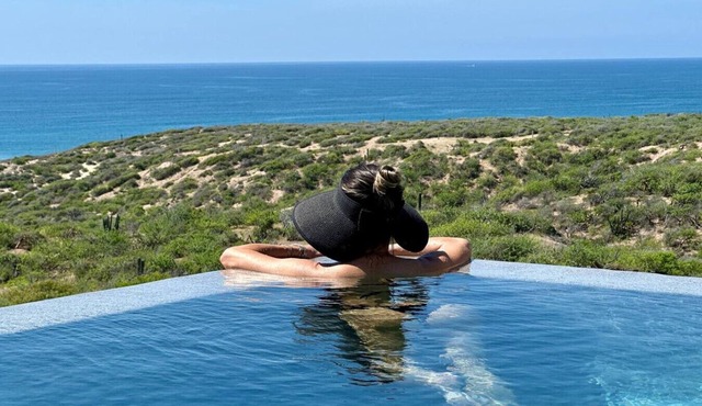 Private East Cape Villa · Walk to Beach · Pool & Jacuzzi