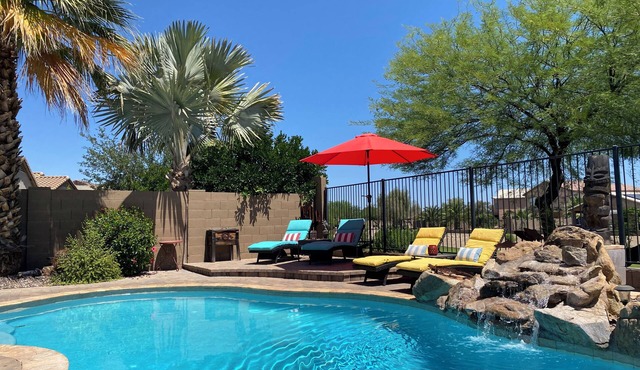 Private Heated Pool - FREE pool heat, Fire-pit, Pool Table, Bar, Dog-friendly!