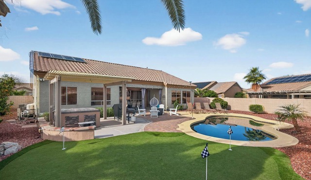 Private Heated pool & Hot tub Oasis!