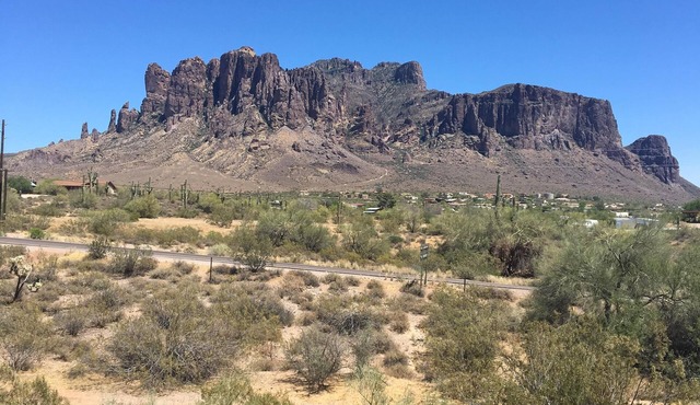 Private house/Superstition Mtns/20 min Canyon Lake/Little House on praire