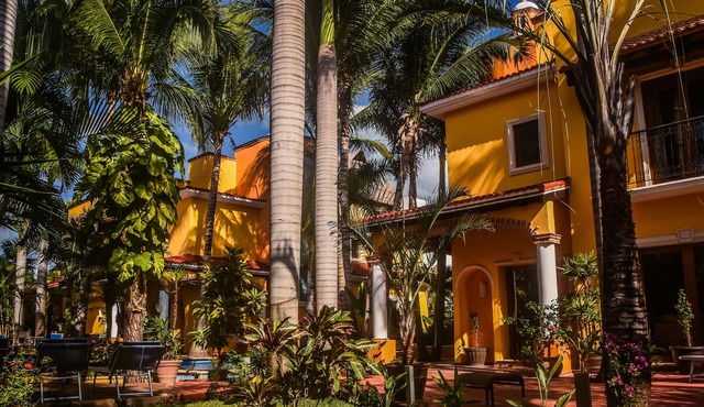 Private Luxury Villa 15,000 sq ft,kid friendly, Maid, pvt.Chef,24 h security
