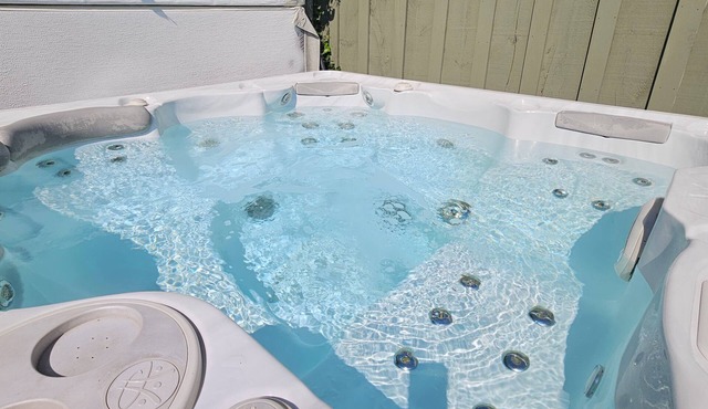 Private, Modern Boho Detached Suite w/Hot Tub in Williamswood